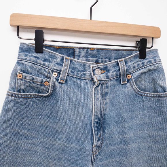 LEVI’S Vintage 550 90’s Light Wash Stonewash High Waisted Mom Jeans - Picture 5 of 9